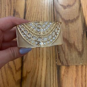 Open clasp bracelet